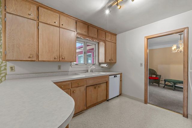 1362 Belmont Lane W, Roseville, MN 55113