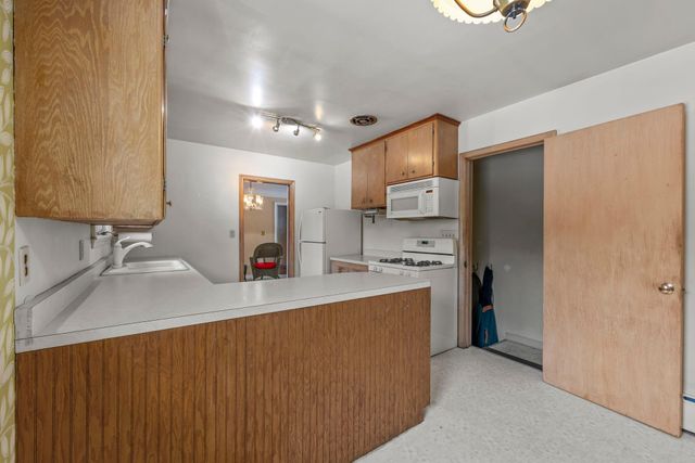 1362 Belmont Lane W, Roseville, MN 55113