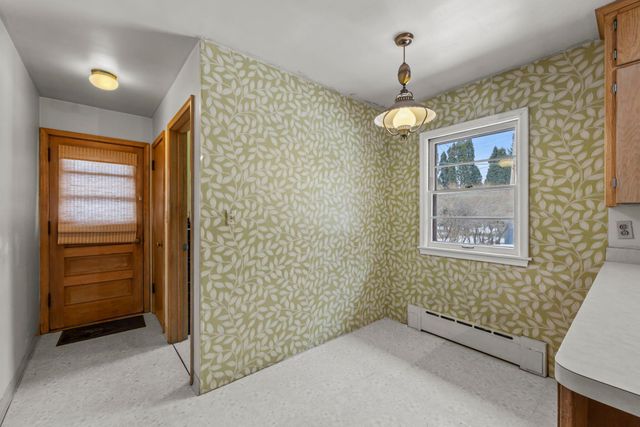 1362 Belmont Lane W, Roseville, MN 55113