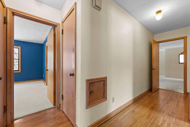 1362 Belmont Lane W, Roseville, MN 55113