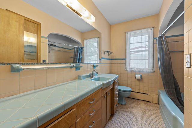 1362 Belmont Lane W, Roseville, MN 55113