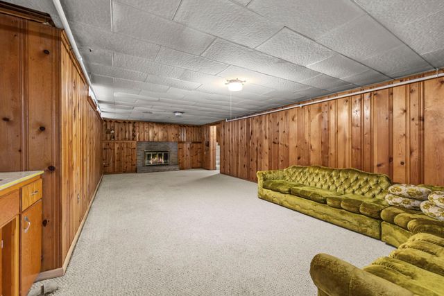 1362 Belmont Lane W, Roseville, MN 55113