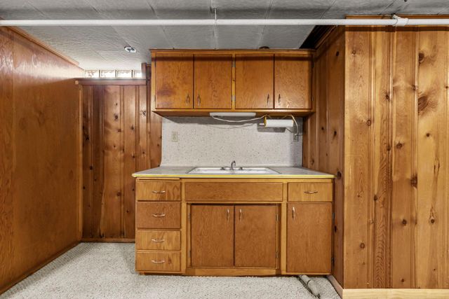 1362 Belmont Lane W, Roseville, MN 55113