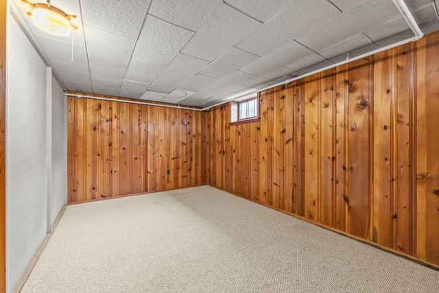 1362 Belmont Lane W, Roseville, MN 55113