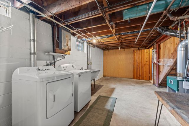 1362 Belmont Lane W, Roseville, MN 55113