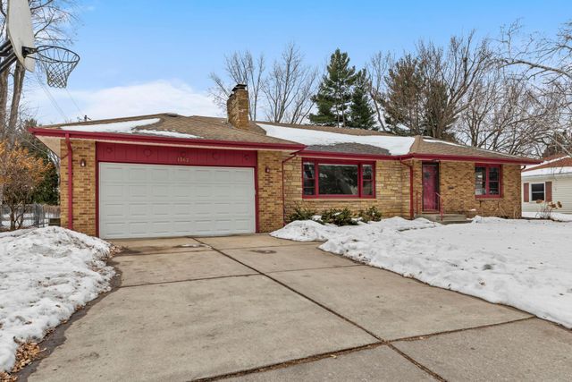 1362 Belmont Lane W, Roseville, MN 55113