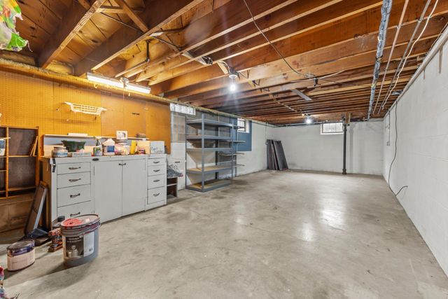 1362 Belmont Lane W, Roseville, MN 55113