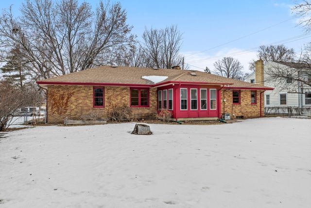 1362 Belmont Lane W, Roseville, MN 55113