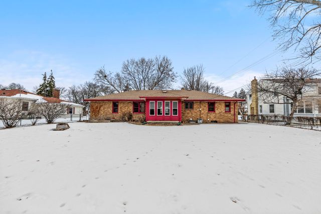 1362 Belmont Lane W, Roseville, MN 55113