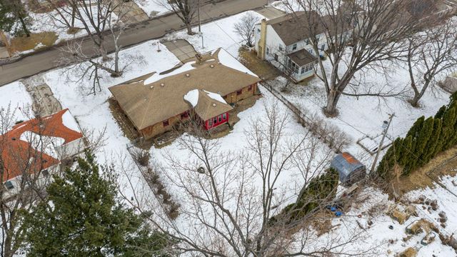 1362 Belmont Lane W, Roseville, MN 55113