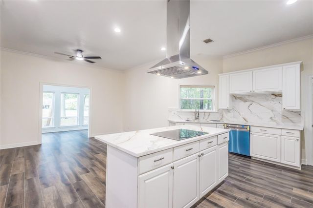 3230 Lake Island Drive, Montgomery, TX 77356