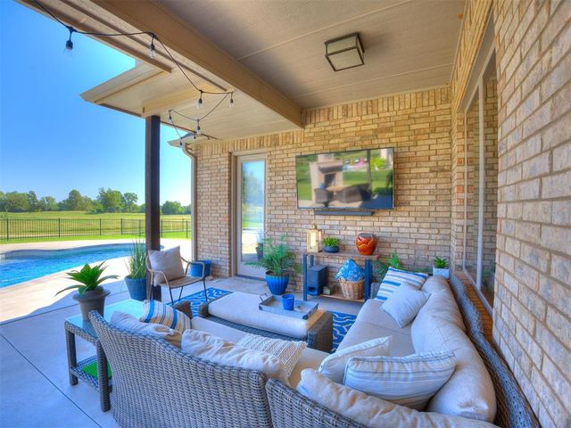 233 Saint Claire Drive, Edmond, OK 73025