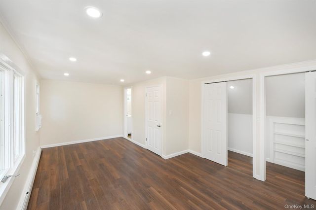 9 Koster Court, Huntington Station, NY 11746