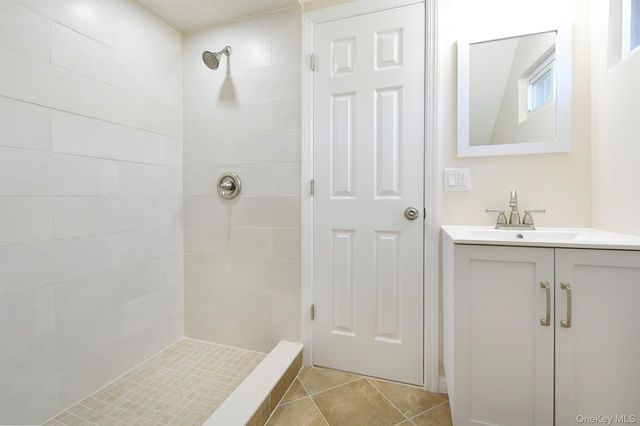 9 Koster Court, Huntington Station, NY 11746