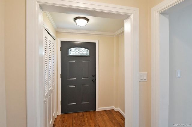 9 Koster Court, Huntington Station, NY 11746