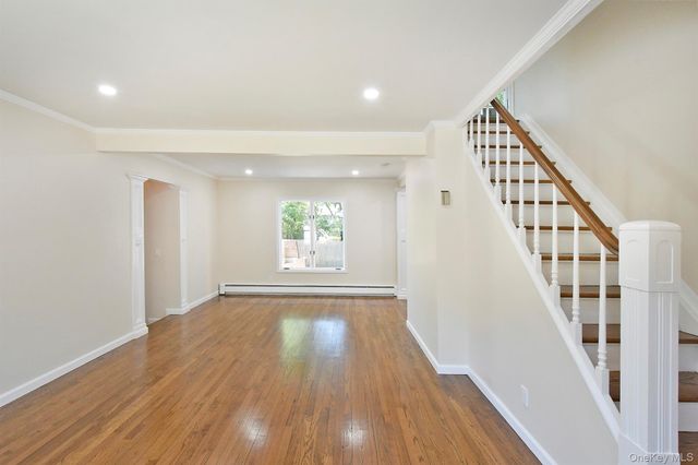 9 Koster Court, Huntington Station, NY 11746