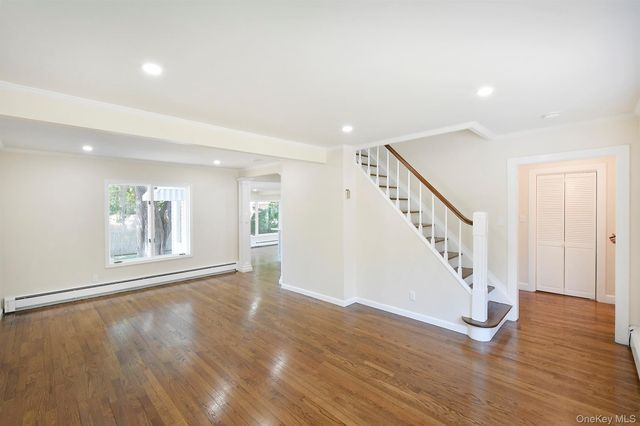 9 Koster Court, Huntington Station, NY 11746