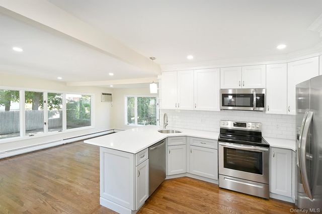 9 Koster Court, Huntington Station, NY 11746