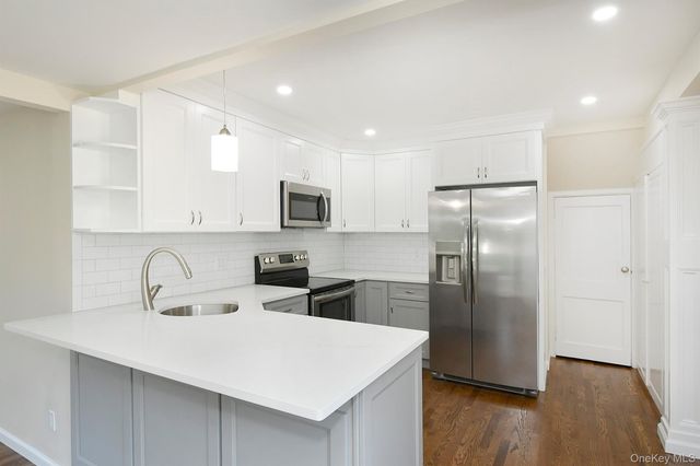 9 Koster Court, Huntington Station, NY 11746