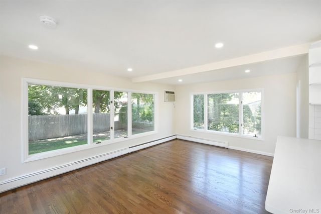 9 Koster Court, Huntington Station, NY 11746