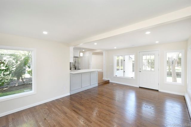 9 Koster Court, Huntington Station, NY 11746