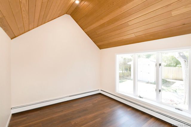 9 Koster Court, Huntington Station, NY 11746