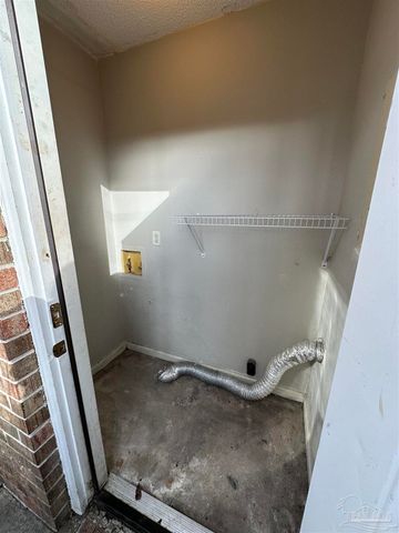 676 S 72nd Ave B, Pensacola, FL 32506