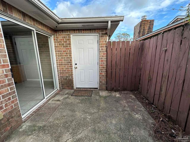 676 S 72nd Ave B, Pensacola, FL 32506