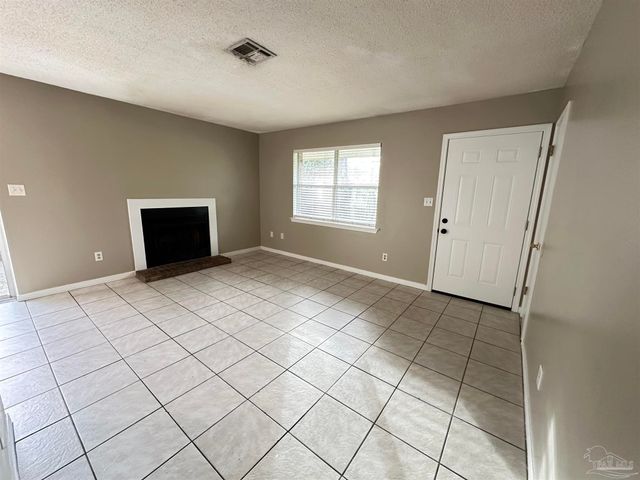 676 S 72nd Ave B, Pensacola, FL 32506