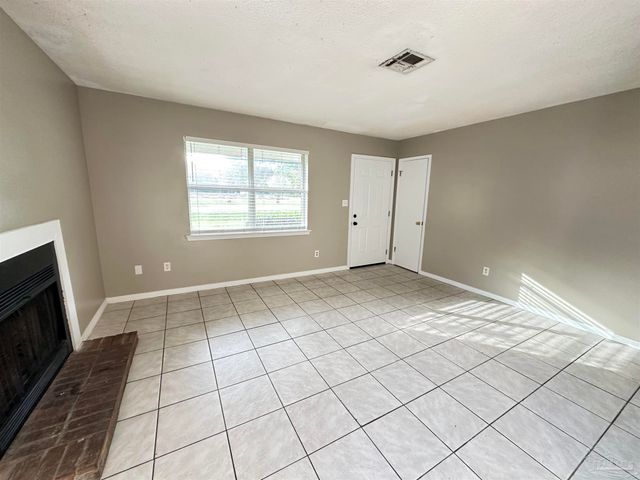 676 S 72nd Ave B, Pensacola, FL 32506