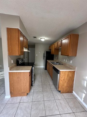 676 S 72nd Ave B, Pensacola, FL 32506