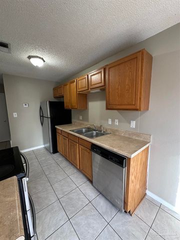 676 S 72nd Ave B, Pensacola, FL 32506