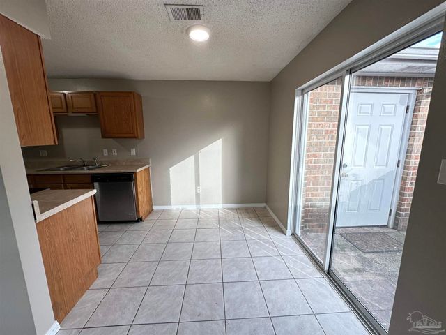 676 S 72nd Ave B, Pensacola, FL 32506