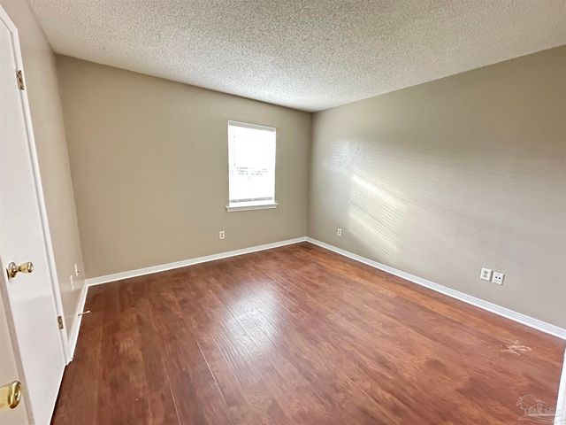 676 S 72nd Ave B, Pensacola, FL 32506