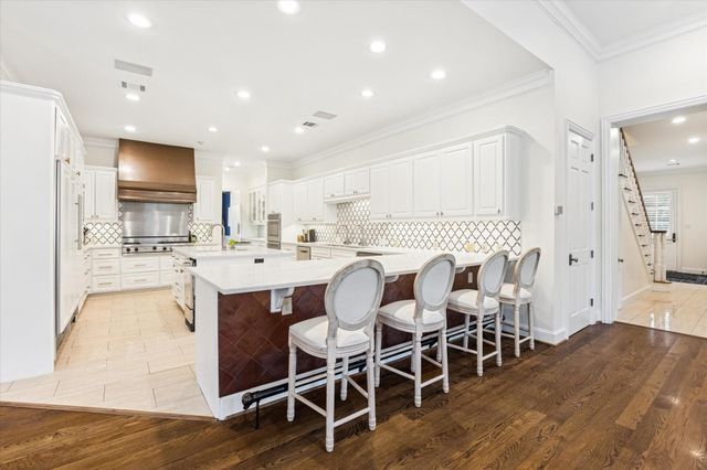 223 Heritage Oaks Lane, Houston, TX 77024