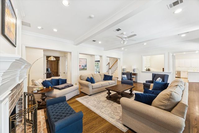 223 Heritage Oaks Lane, Houston, TX 77024