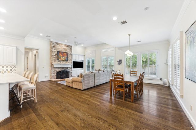 223 Heritage Oaks Lane, Houston, TX 77024