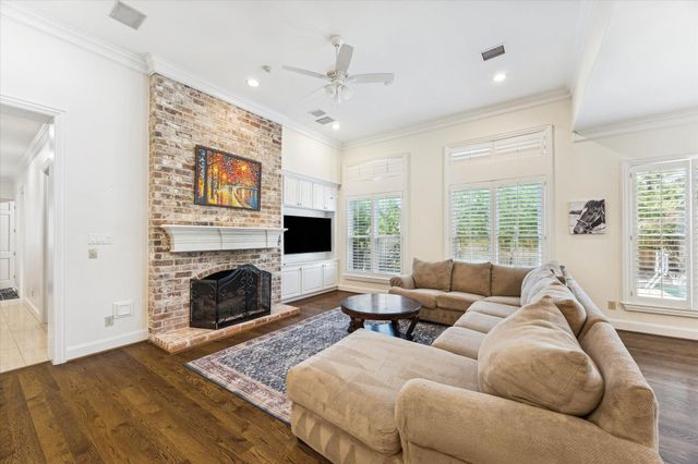 223 Heritage Oaks Lane, Houston, TX 77024