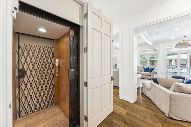 223 Heritage Oaks Lane, Houston, TX 77024