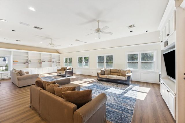 223 Heritage Oaks Lane, Houston, TX 77024