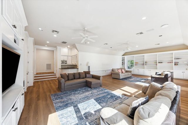 223 Heritage Oaks Lane, Houston, TX 77024