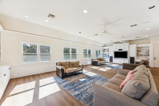 223 Heritage Oaks Lane, Houston, TX 77024