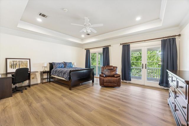 223 Heritage Oaks Lane, Houston, TX 77024