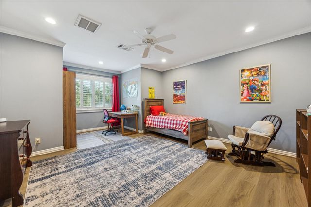 223 Heritage Oaks Lane, Houston, TX 77024