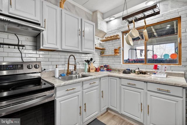 327 W WINDSOR ST, Reading, PA 19601