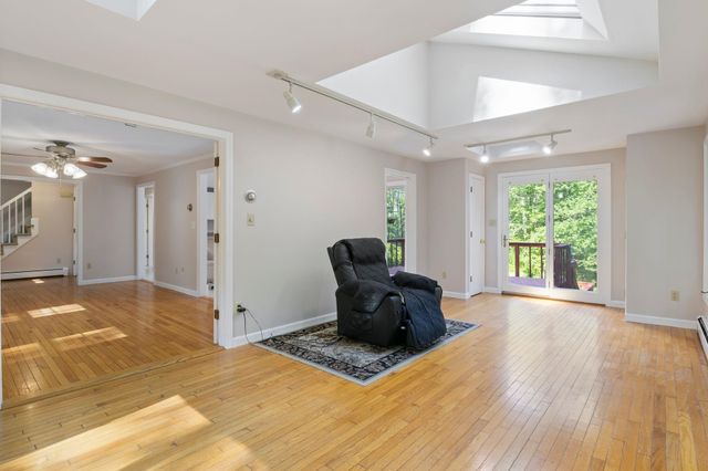 46 Woodridge Road, Durham, NH 03824