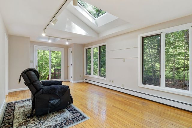 46 Woodridge Road, Durham, NH 03824