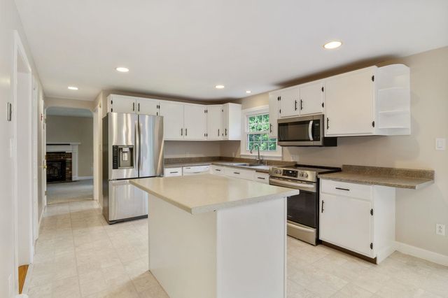 46 Woodridge Road, Durham, NH 03824