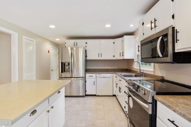 46 Woodridge Road, Durham, NH 03824