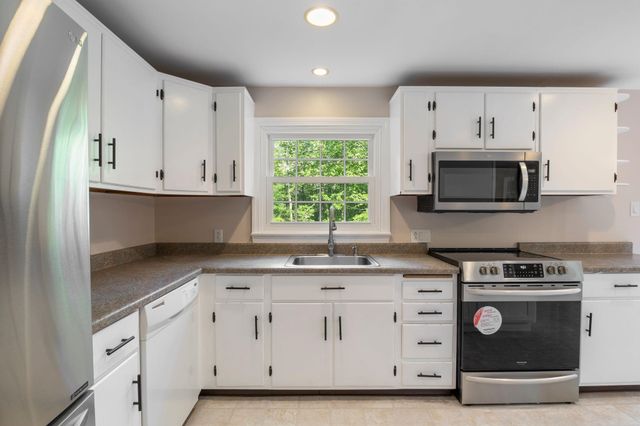 46 Woodridge Road, Durham, NH 03824